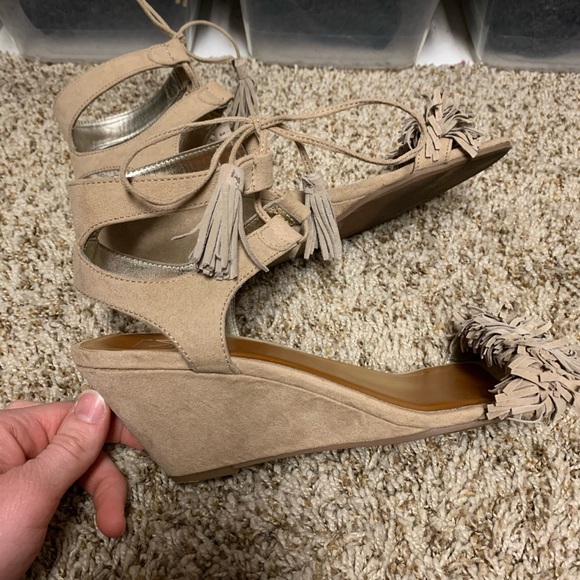 Fringe wedge sandals - Picture 3 of 3